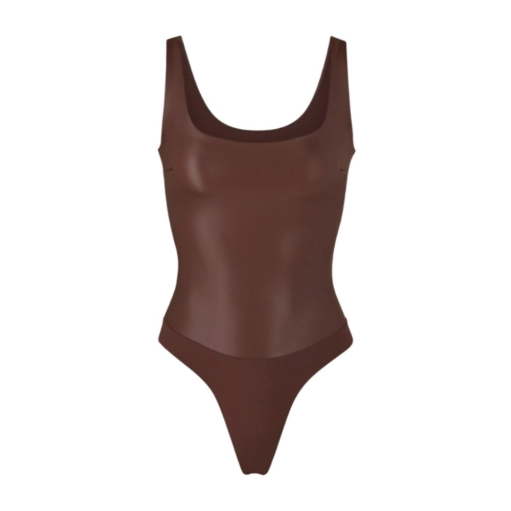 Skims fits everybody leather faux bodysuit cocoa